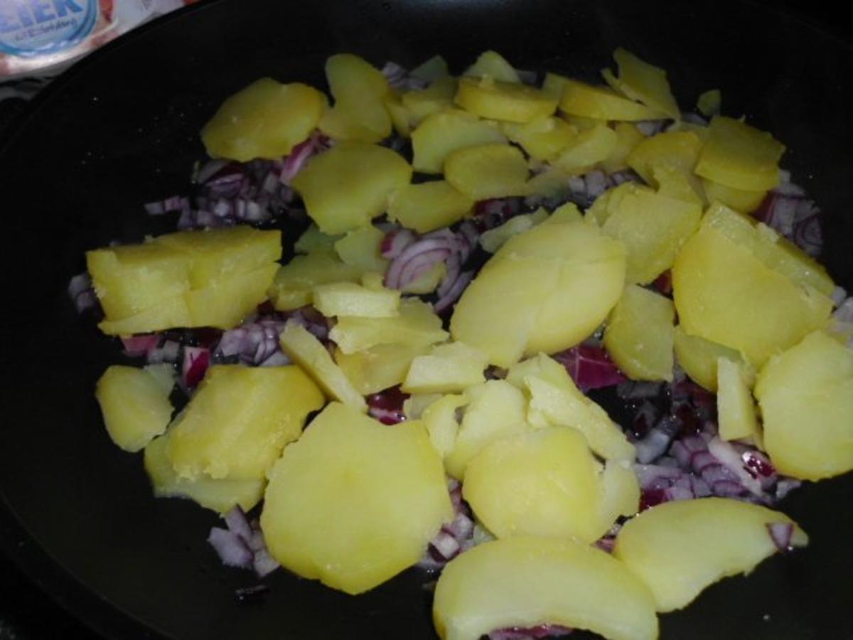 Bratkartoffeln mit Rosmarin, Grüne Bohnen mit Bohnenkraut, Spiegelei in Butter - Rezept - Bild Nr. 6