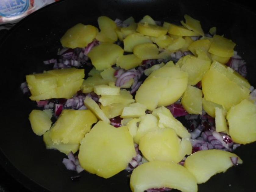 Bratkartoffeln mit Rosmarin, Grüne Bohnen mit Bohnenkraut, Spiegelei in ...