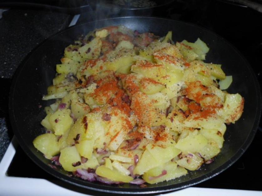 Bratkartoffeln mit Rosmarin, Grüne Bohnen mit Bohnenkraut, Spiegelei in ...