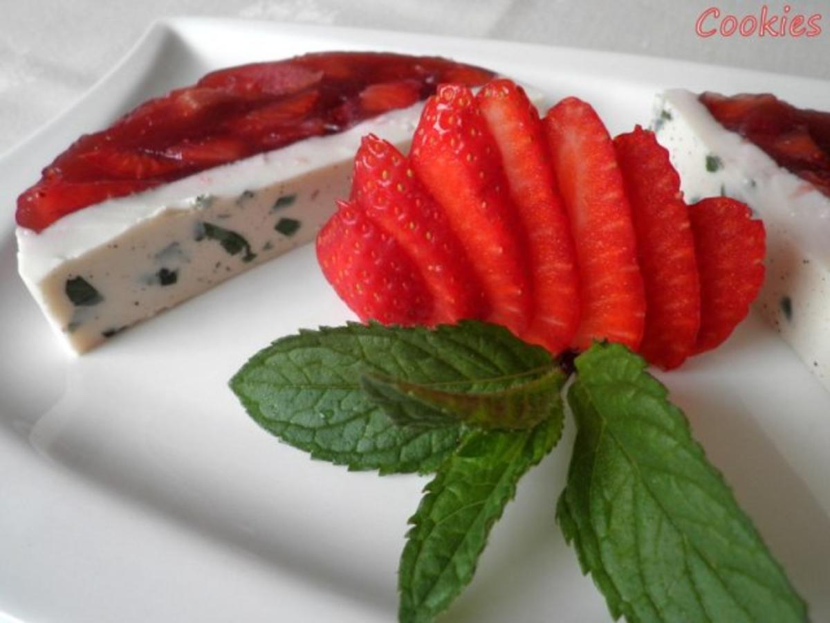 Fruchtige Rhabarber - Erdbeer - Terrine - Rezept - kochbar.de