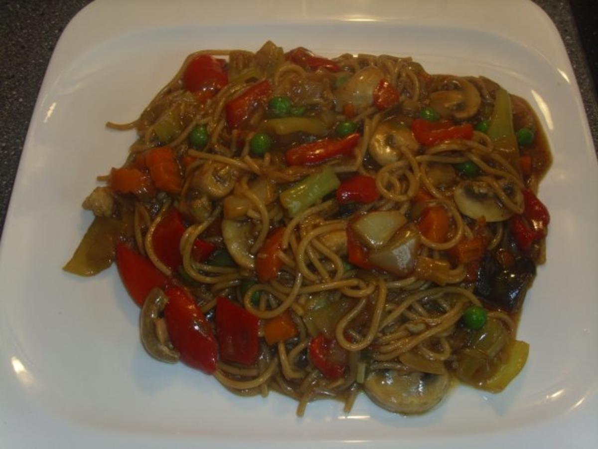 Gemüsepfanne mit Vollkornspaghetti Asia Art - Rezept - kochbar.de