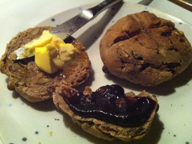 Vollkorn-Rosinen-Brötchen - Rezept