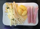 Spargel in selbst gemachter Sauce Hollandaise mit Kartoffeln und Schinken - Rezept