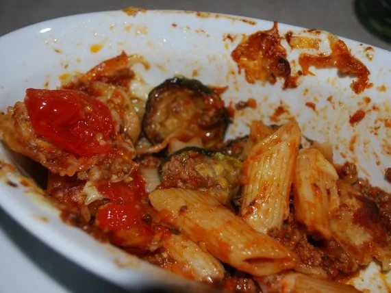 Annis geschichteter Nudelauflauf mit Hack-Tomaten-Sauce und Zucchini - Rezept - Bild Nr. 4