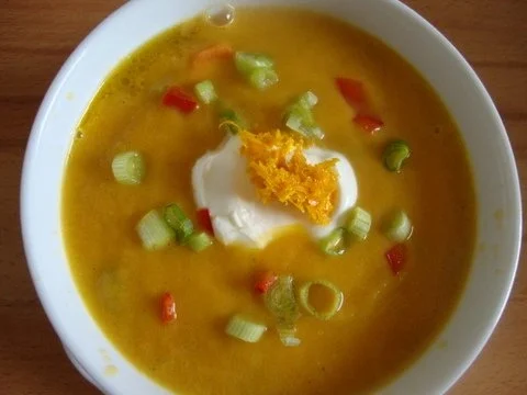 Rezept: Möhren - Orangensüppchen mit "Pfiff" Bild Nr. 3 Möhren - Orangensüppchen mit "Pfiff" - Rezept - Bild Nr. 3