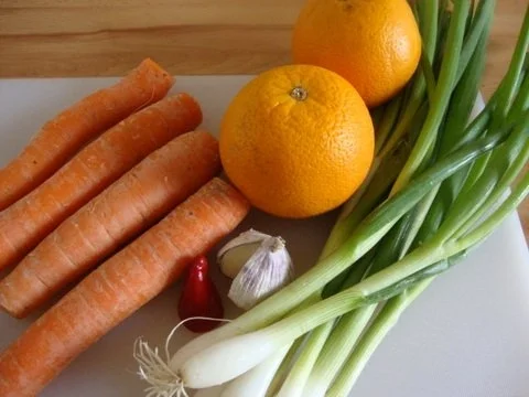 Rezept: Möhren - Orangensüppchen mit "Pfiff" Bild Nr. 4 Möhren - Orangensüppchen mit "Pfiff" - Rezept - Bild Nr. 4