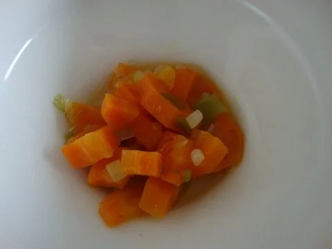 Rezept: Möhren - Orangensüppchen mit "Pfiff" Bild Nr. 16 Möhren - Orangensüppchen mit "Pfiff" - Rezept - Bild Nr. 16