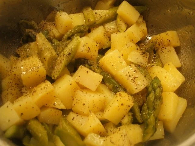 Fisch: Forellenmousse mit lauwarmem Spargel-Kartoffelsalat - Rezept - Bild Nr. 13