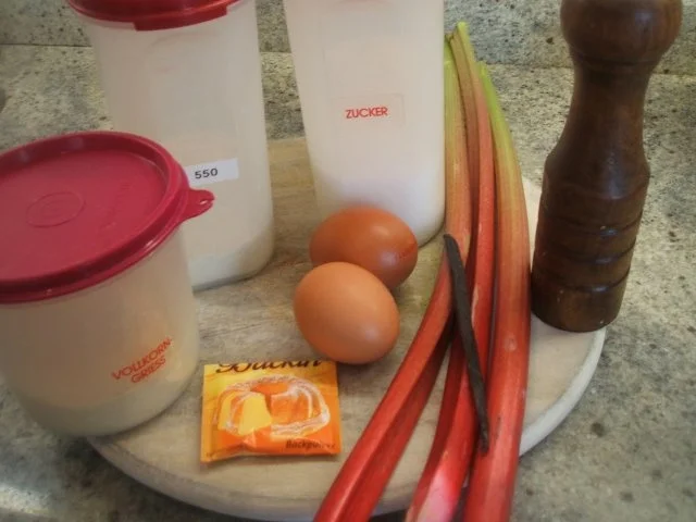 Rezept: Backen: Rhabarber-Vanille-Muffins Bild Nr. 2 Backen: Rhabarber-Vanille-Muffins - Rezept - Bild Nr. 2