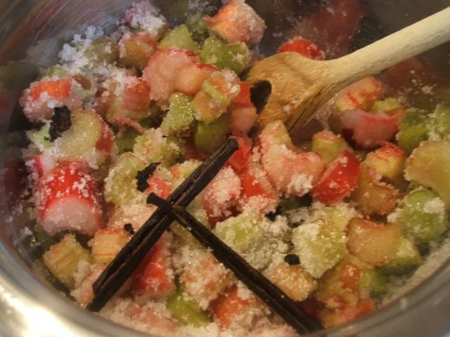 Rezept: Backen: Rhabarber-Vanille-Muffins Bild Nr. 3 Backen: Rhabarber-Vanille-Muffins - Rezept - Bild Nr. 3