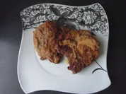 Schweinekoteletts mit Sauce Robert und frittierten Karotten - Rezept