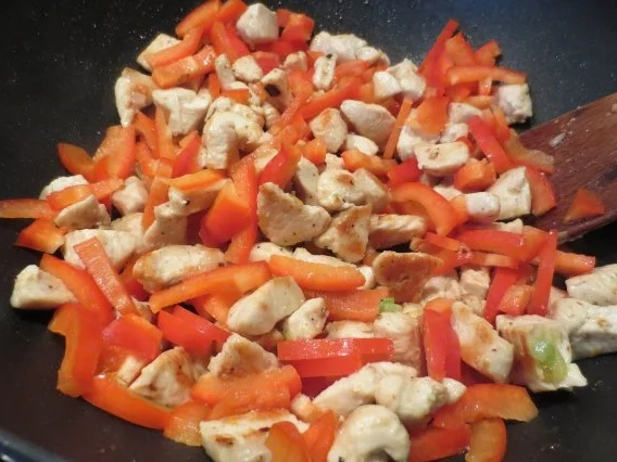 Sweet Chili Nudeln mit Hähnchenbrust und Gemüse - Rezept - Bild Nr. 8