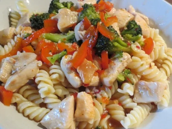 Sweet Chili Nudeln mit Hähnchenbrust und Gemüse - Rezept - Bild Nr. 2