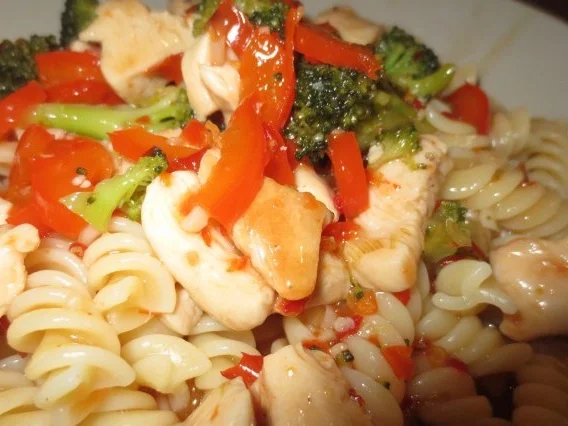 Sweet Chili Nudeln mit Hähnchenbrust und Gemüse - Rezept - Bild Nr. 3