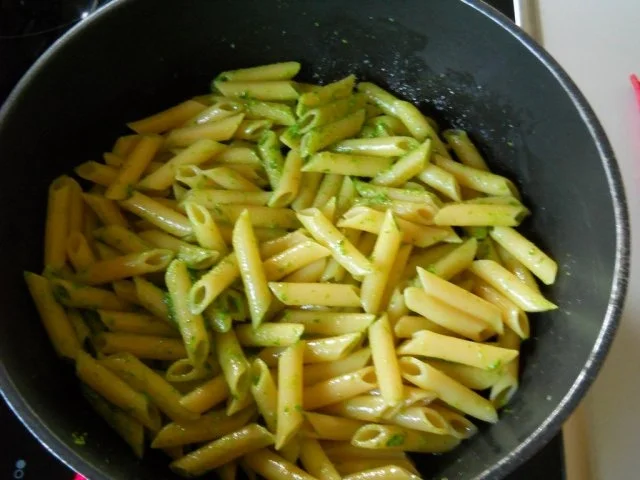 Rezept: Bärlauchpesto mit Penne Bild Nr. 8 Bärlauchpesto mit Penne - Rezept - Bild Nr. 8