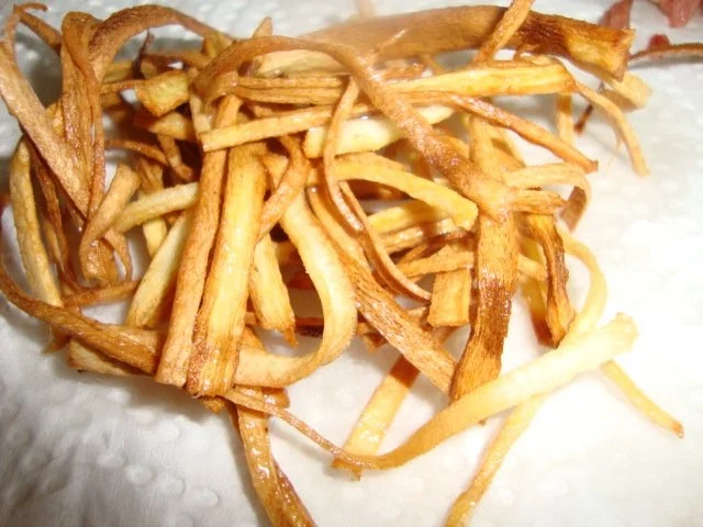 Petersilienwurzelsuppe mit crossem Speck und "Petersilienwurzelstroh" Topping - Rezept - Bild Nr. 13