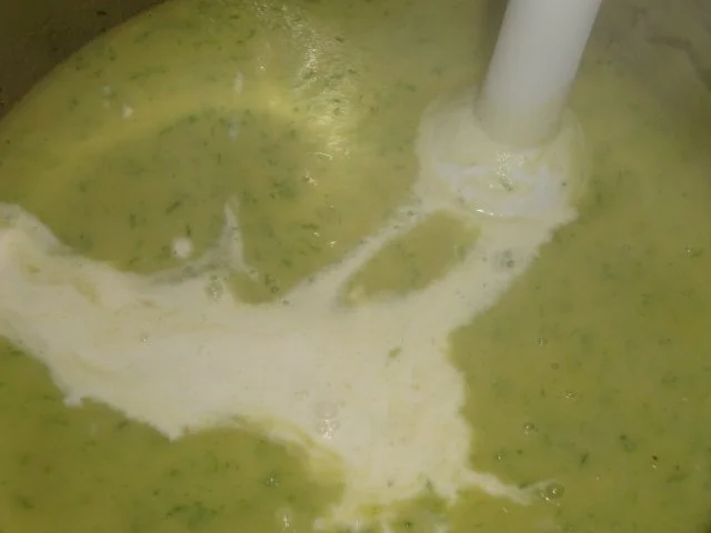 Petersilienwurzelsuppe mit crossem Speck und "Petersilienwurzelstroh" Topping - Rezept - Bild Nr. 16