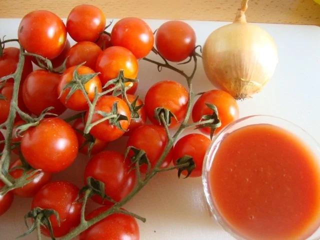 Rezept: Tomatensüppchen mit Basilikumschaum Topping Bild Nr. 3 Tomatensüppchen mit Basilikumschaum Topping - Rezept - Bild Nr. 3