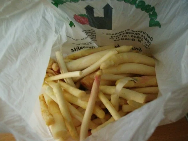 Rezept: Spargelcremsüppchen mit Rosmarinschinken Bild Nr. 3 Spargelcremsüppchen mit Rosmarinschinken - Rezept - Bild Nr. 3