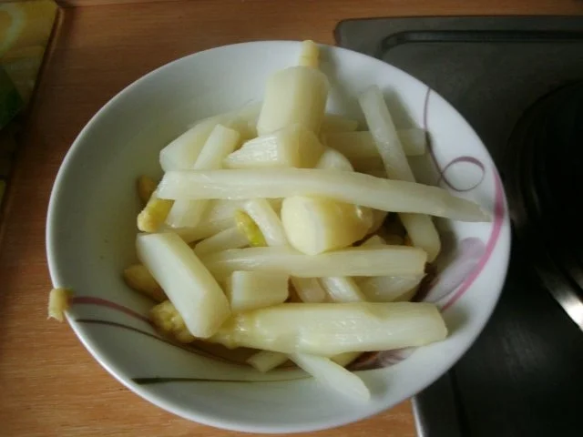 Rezept: Spargelcremsüppchen mit Rosmarinschinken Bild Nr. 7 Spargelcremsüppchen mit Rosmarinschinken - Rezept - Bild Nr. 7