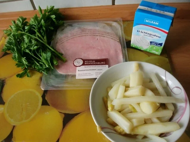 Rezept: Spargelcremsüppchen mit Rosmarinschinken Bild Nr. 8 Spargelcremsüppchen mit Rosmarinschinken - Rezept - Bild Nr. 8