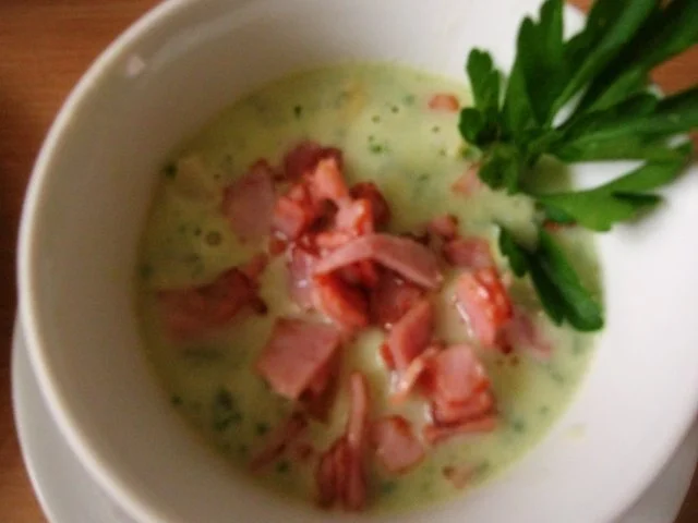 Rezept: Spargelcremsüppchen mit Rosmarinschinken Spargelcremsüppchen mit Rosmarinschinken - Rezept