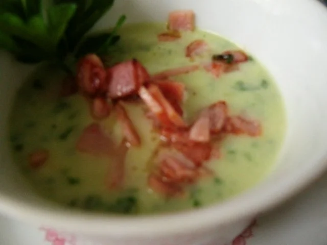 Rezept: Spargelcremsüppchen mit Rosmarinschinken Bild Nr. 2 Spargelcremsüppchen mit Rosmarinschinken - Rezept - Bild Nr. 2