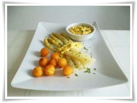 Rezept: Spargel mit selbstgemachter Bozner Sauce und Kartoffelbällchen dazu. Bild Nr. 21 Spargel mit selbstgemachter Bozner Sauce und Kartoffelbällchen dazu. - Rezept - Bild Nr. 21