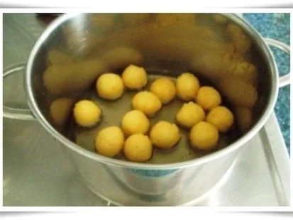 Rezept: Spargel mit selbstgemachter Bozner Sauce und Kartoffelbällchen dazu. Bild Nr. 15 Spargel mit selbstgemachter Bozner Sauce und Kartoffelbällchen dazu. - Rezept - Bild Nr. 15