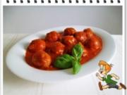 Fleischbällchen aus Bratwurst in spezieller Tomatensauce - Rezept