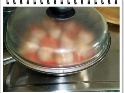 Fleischbällchen aus Bratwurst in spezieller Tomatensauce - Rezept - Bild Nr. 12