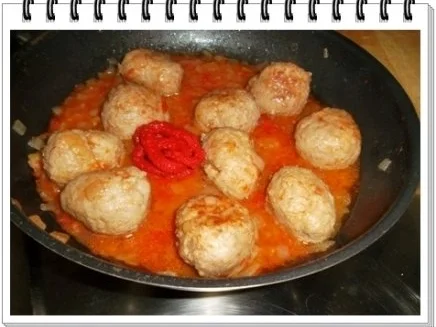 Fleischbällchen aus Bratwurst in spezieller Tomatensauce - Rezept - Bild Nr. 13