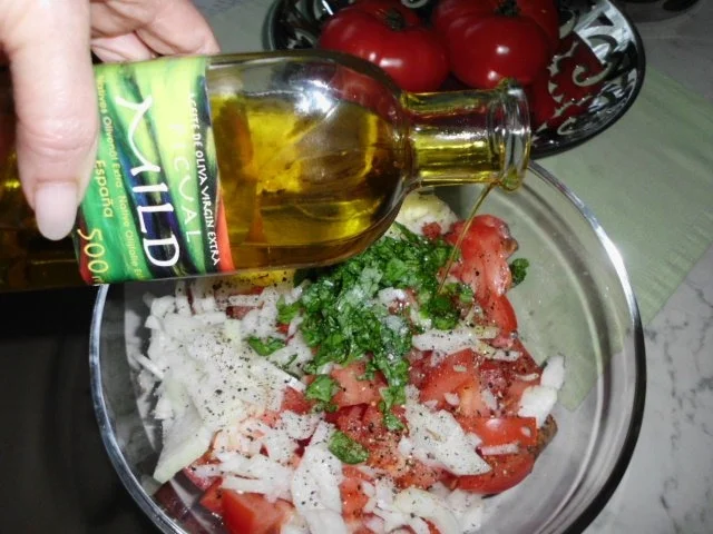 Rezept: Rindergulasch auf Kartoffelpüree, mit Butter übergossener grüner Spargel, Tomatensalat Bild Nr. 10 Rindergulasch auf Kartoffelpüree, mit Butter übergossener grüner Spargel, Tomatensalat - Rezept - Bild Nr. 10