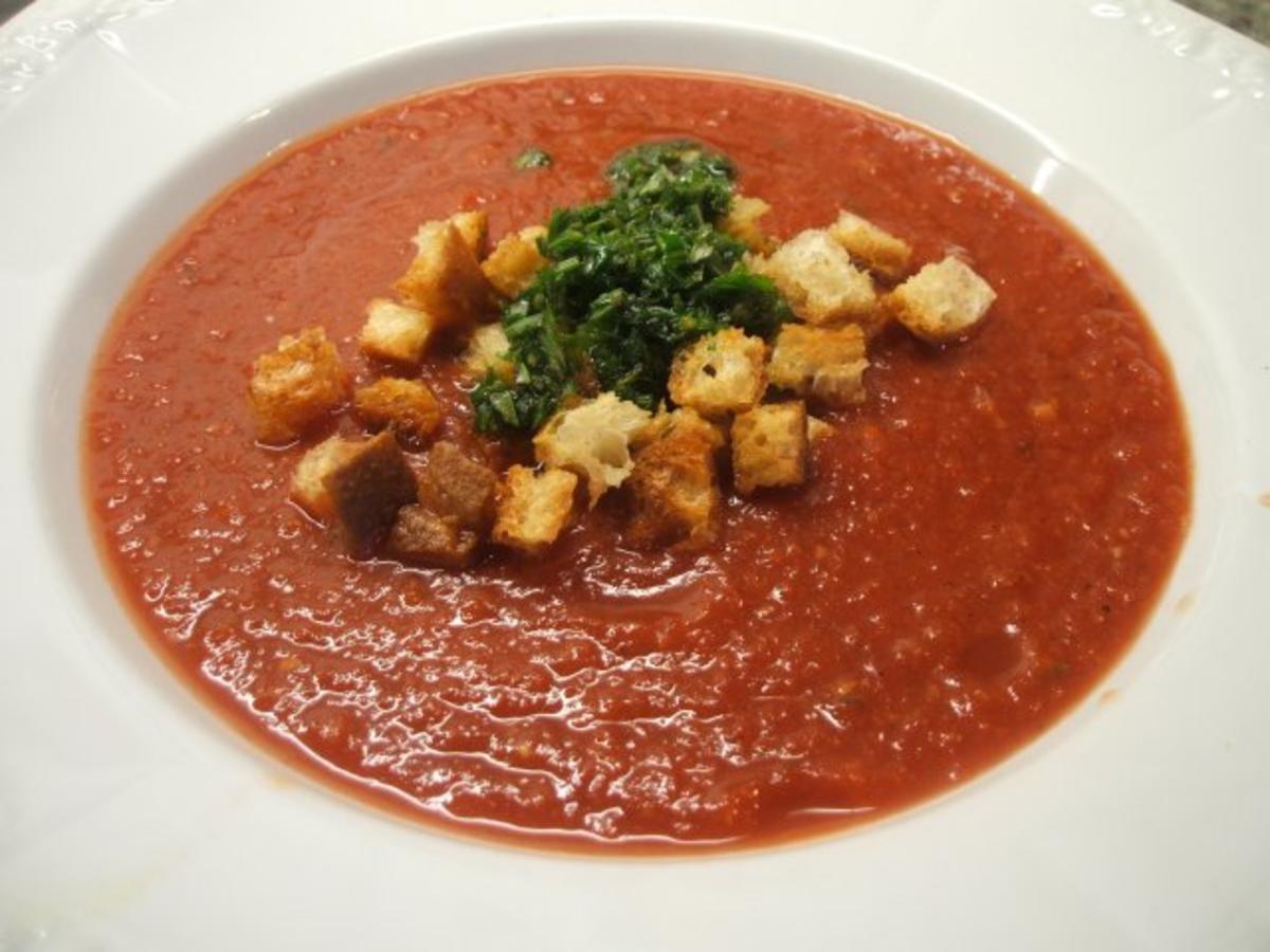 Suppen: Tomatensuppe, kalt gerührt mit Ciabatta Croutons - schnell ...