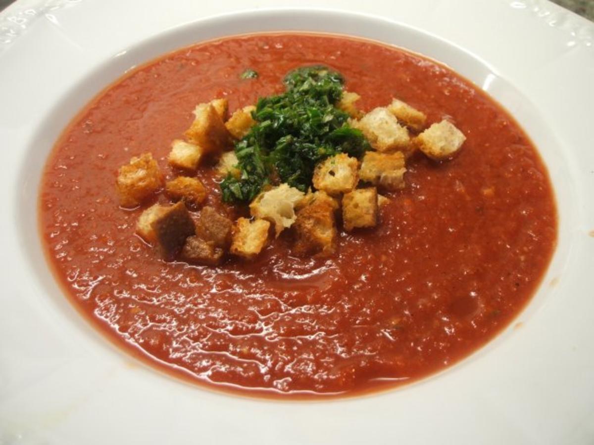 Bilder für Suppen: Tomatensuppe, kalt gerührt mit Ciabatta-Croutons - Rezept