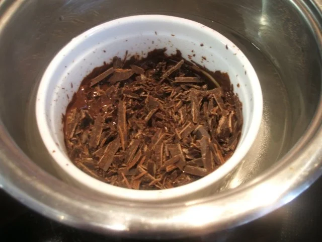 Rezept: Backen: Biskuitrolle mit Schokosahne und Sauerkirschen Bild Nr. 12 Backen: Biskuitrolle mit Schokosahne und Sauerkirschen - Rezept - Bild Nr. 12