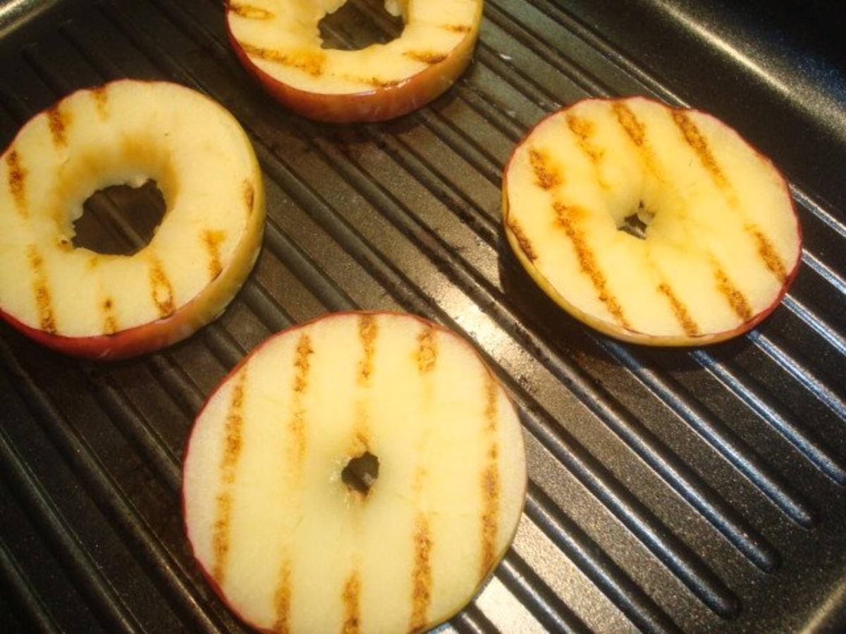 Fenchelsalat auf gegrilltem Apfel mit Matjes - Rezept - Bild Nr. 3