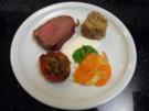 Angus-Rinderfilet im Kräuter-Parma-Wickel mit Meerrettichcrème und Risotto - Rezept