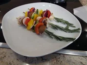 Rezept: Lachsfilet mit Tomatensalsa, kalifornischer Guacamole, Ofenkartoffeln und Gemรผsespieร Lachsfilet mit Tomatensalsa, kalifornischer Guacamole, Ofenkartoffeln und Gemรผsespieร - Rezept