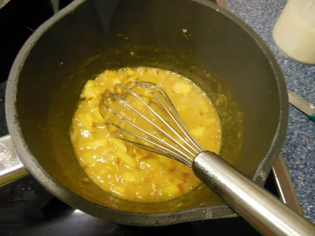 Fisch: Heilbuttfilet mit Karotten-Koriander-Haube und Currysoße - Rezept - Bild Nr. 10