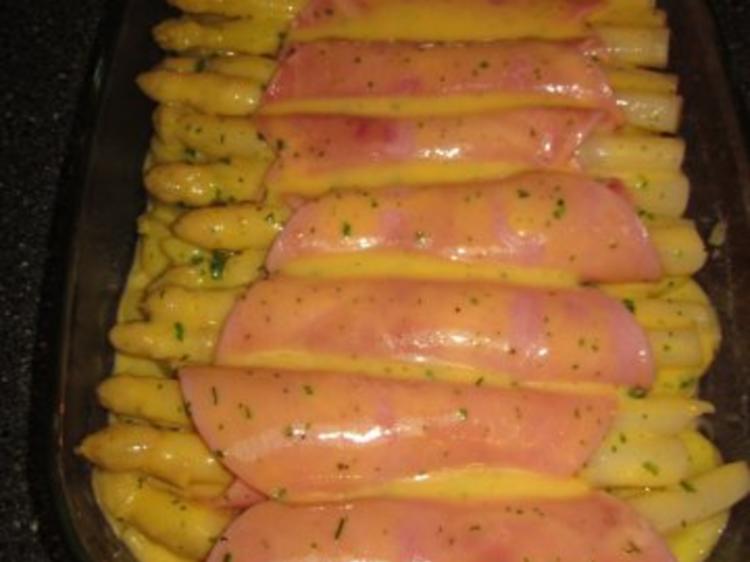 überbackene Spargel-Schinken-Röllchen in Hollandaise - Rezept - kochbar.de