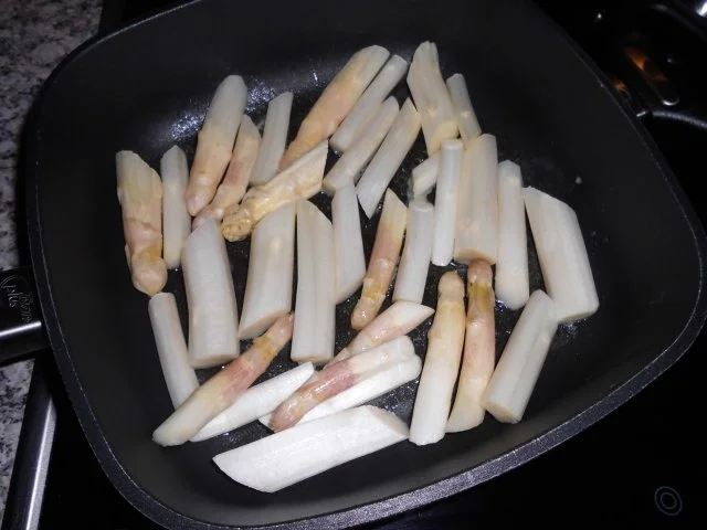 Gebratener Spargel mit gekräutertem Serrano-Schinken>> - Rezept - Bild Nr. 3