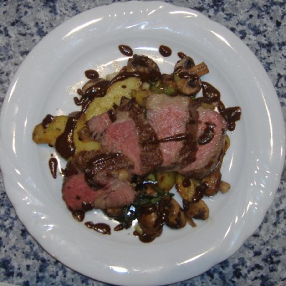 Entrecote mit Mol&amp;#39;e Sauce und einer Kartoffel-Pilzpfanne - Rezept ...