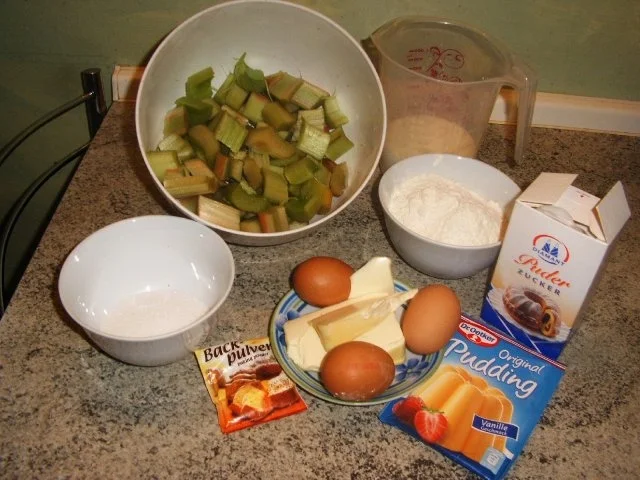 Rhabarber-Baiser -Kuchen - Rezept - Bild Nr. 2