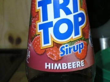 Rhabarbermousse mit marinierten Erdbeeren - Rezept - Bild Nr. 3