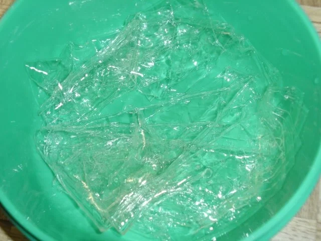 Rhabarbermousse mit marinierten Erdbeeren - Rezept - Bild Nr. 5