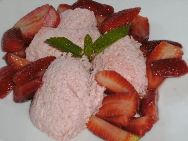 Rhabarbermousse mit marinierten Erdbeeren - Rezept - Bild Nr. 9