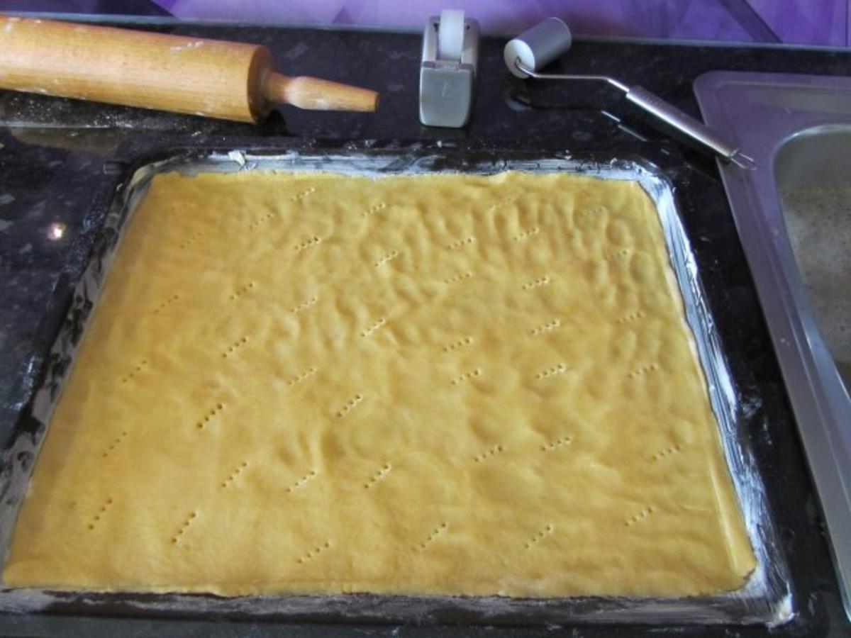 Rhabarber-Kuchen mit Nuß-Eiweiß-Decke - Rezept - Bild Nr. 7