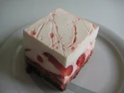 Erdbeer-Joghurt-Rahm-Schnitte - Rezept