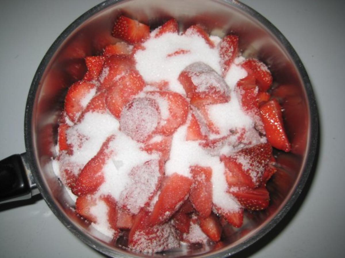 Erdbeer-Joghurt-Rahm-Schnitte - Rezept - Bild Nr. 12